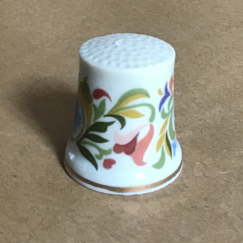 Vintage Avon Nordic Flowers Porcelain Thimble - Picture 2 of 3